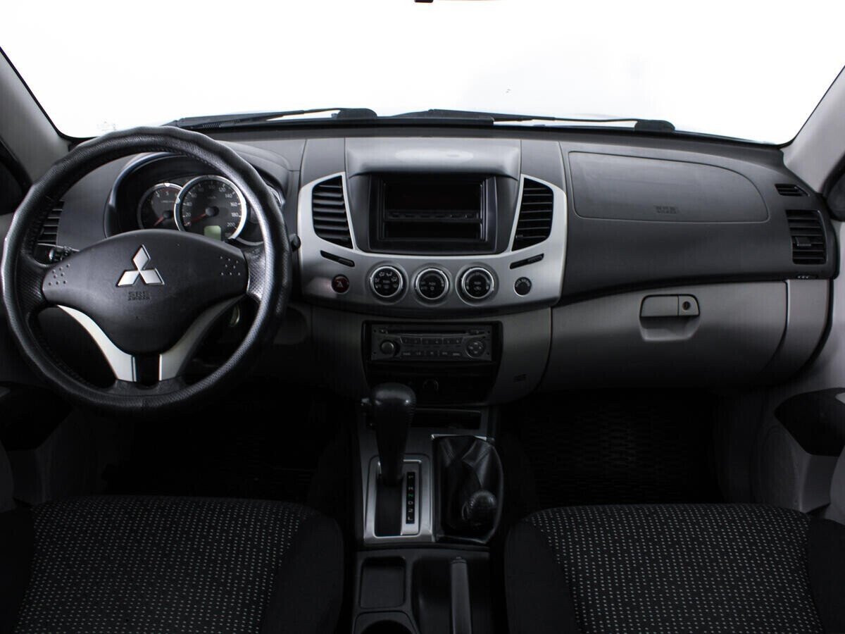 Mitsubishi L200, 2.5 л, АТ, 2012 фото 8
