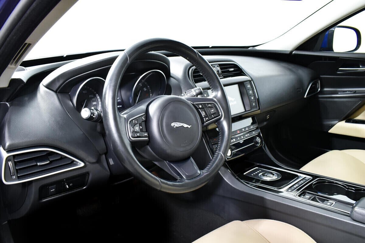 Jaguar XE, 2.0 л, АТ, 2016 фото 8