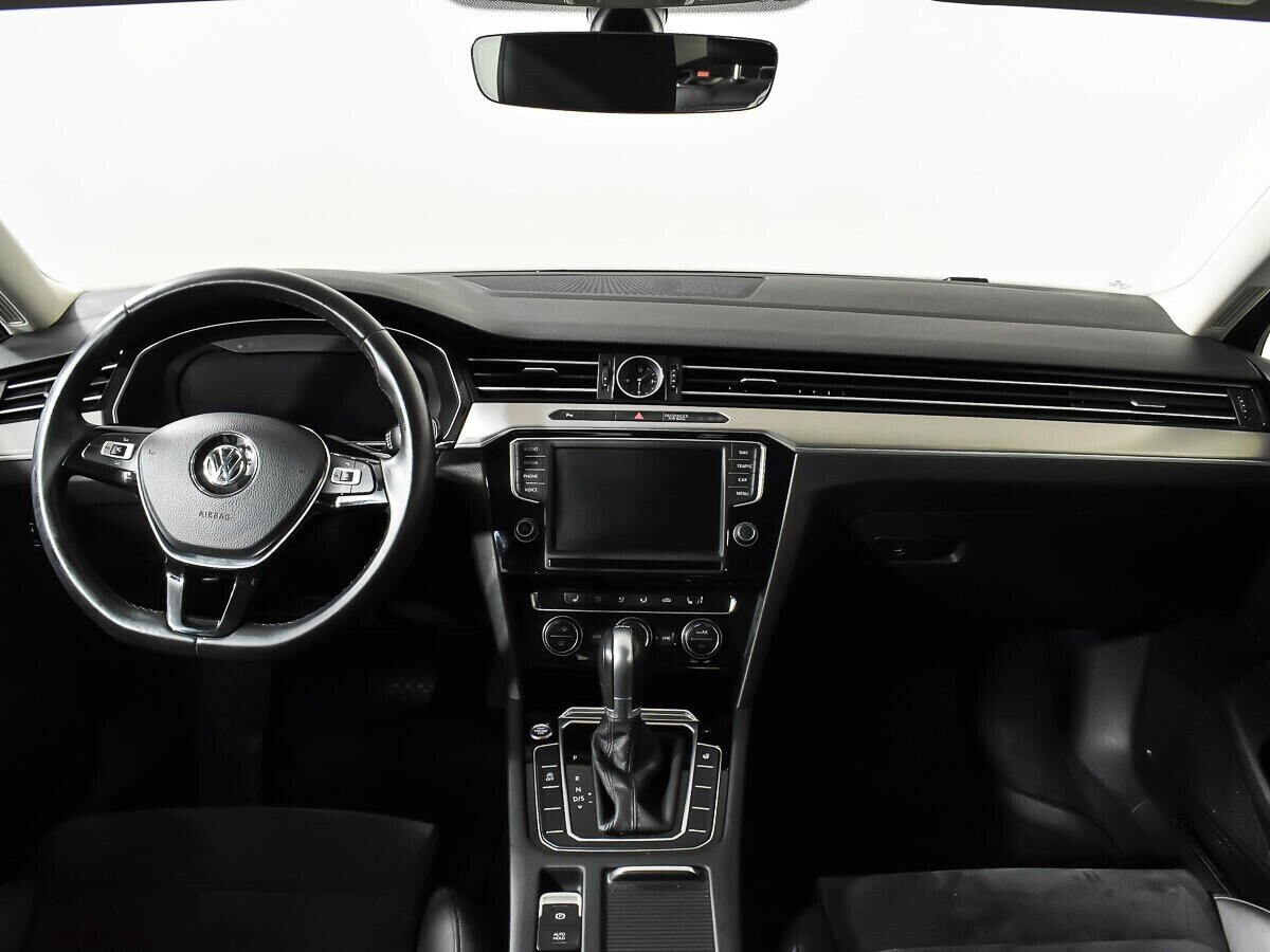 Volkswagen Passat, 1.8 л, Робот, 2018 фото 9