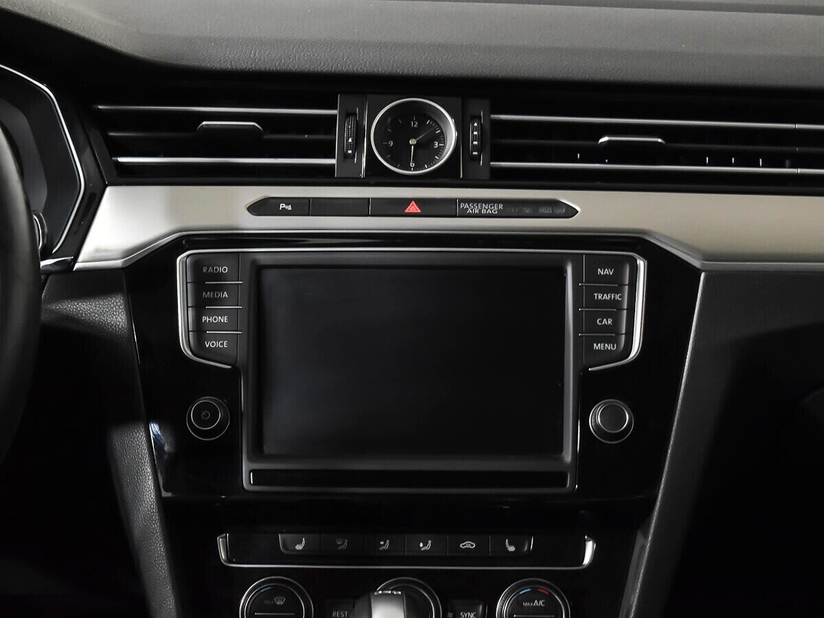 Volkswagen Passat, 1.8 л, Робот, 2018 фото 10