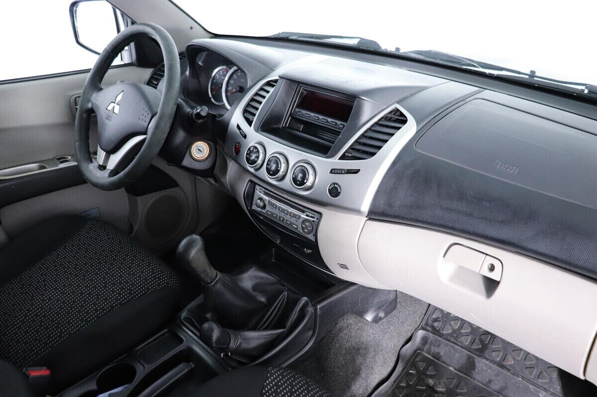 Mitsubishi L200, 2.5 л, МТ, 2012 фото 2