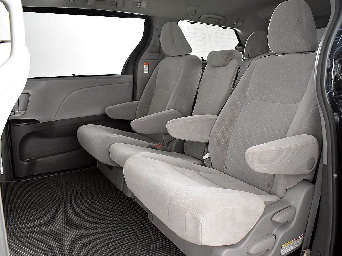 Toyota Sienna, 3.5 л, АТ, 2016 фото 12