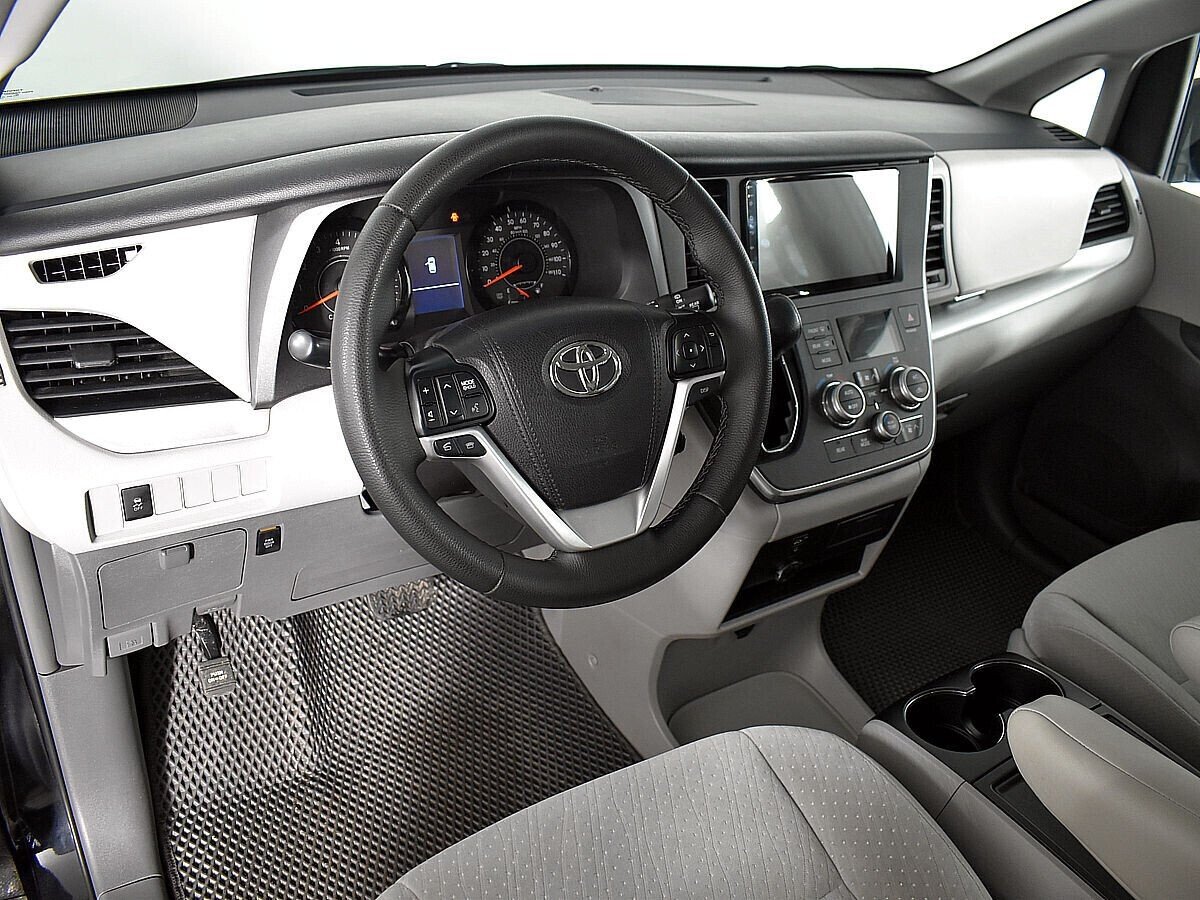 Toyota Sienna, 3.5 л, АТ, 2016 фото 6