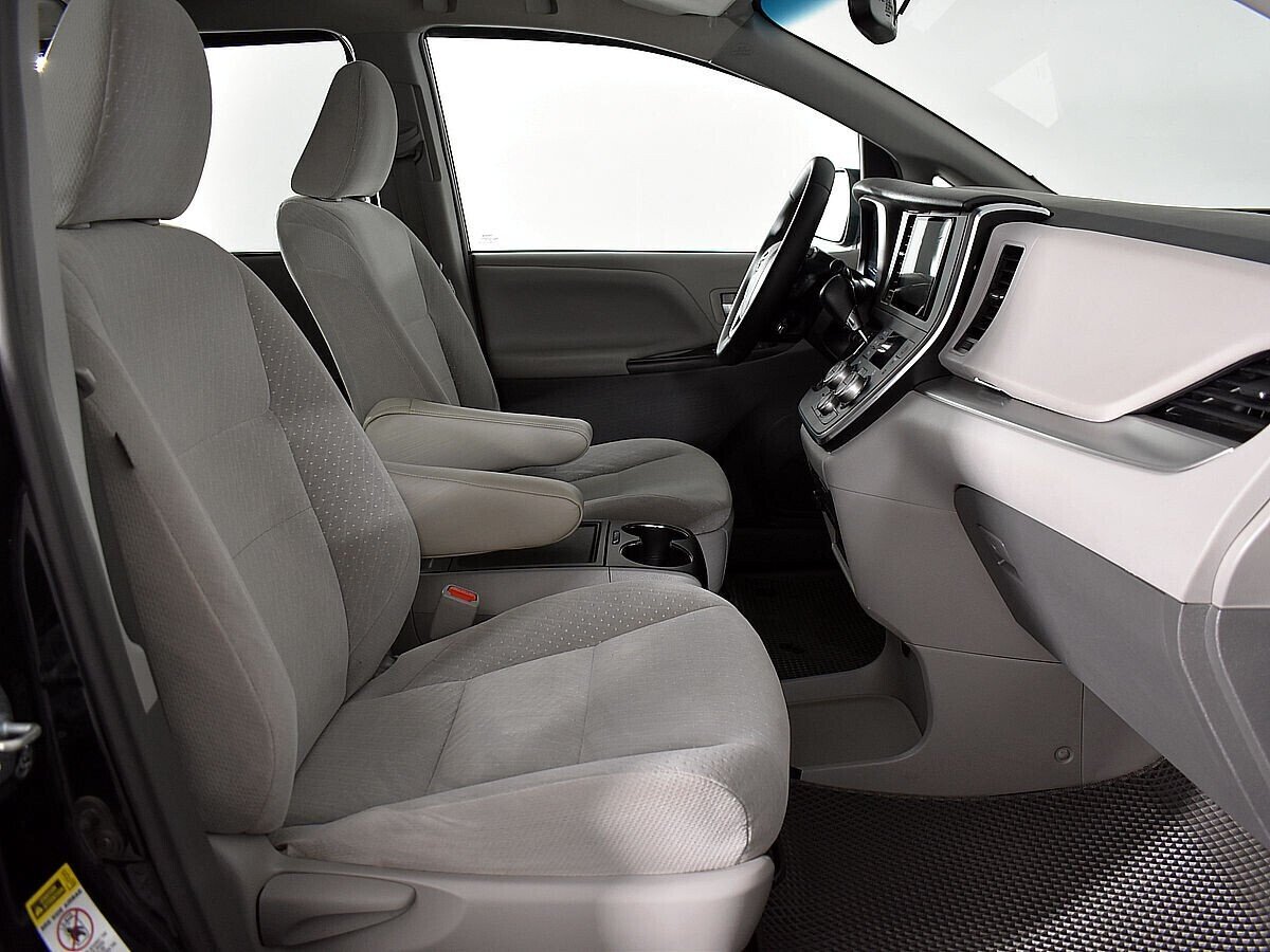 Toyota Sienna, 3.5 л, АТ, 2016 фото 11
