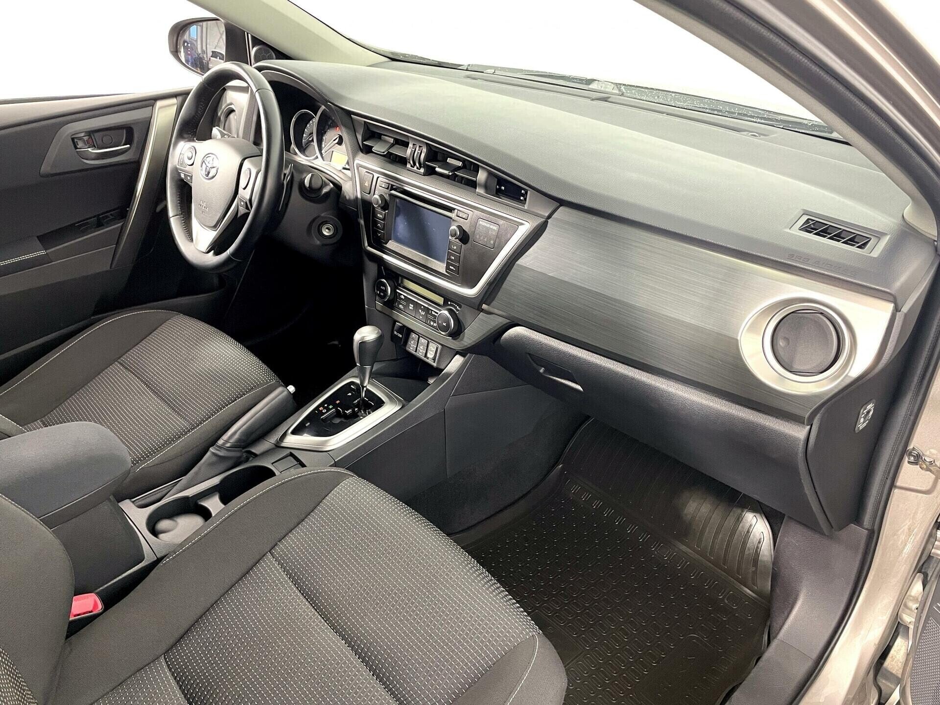 Toyota Auris, 1.6 л, Вариатор, 2014 фото 2