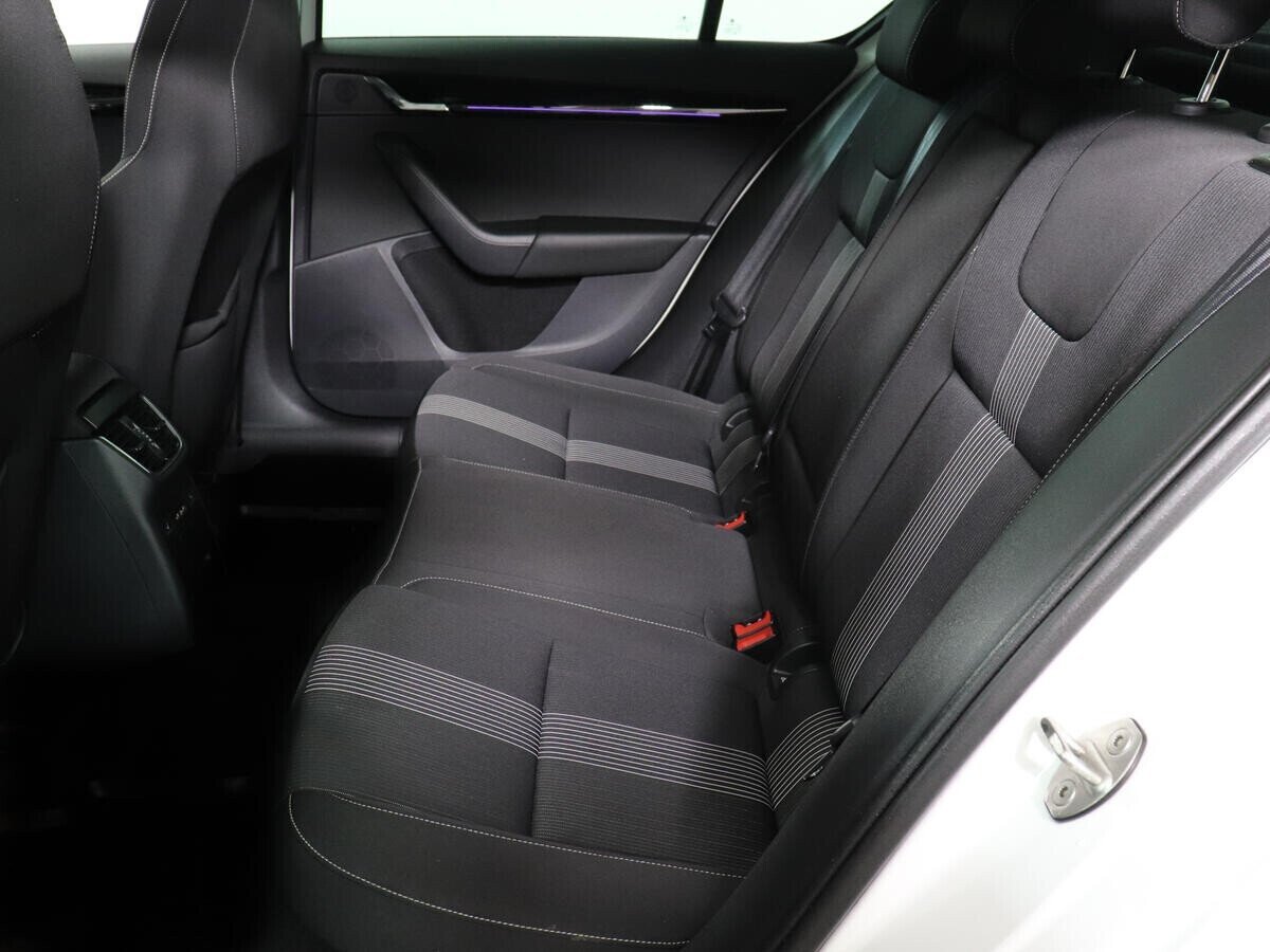 Skoda Octavia, 1.8 л, Робот, 2020 фото 8