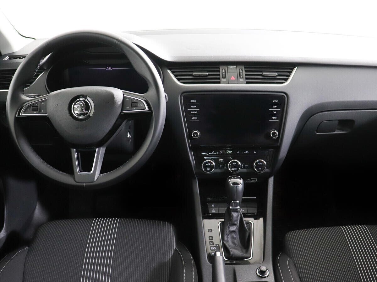 Skoda Octavia, 1.8 л, Робот, 2020 фото 9