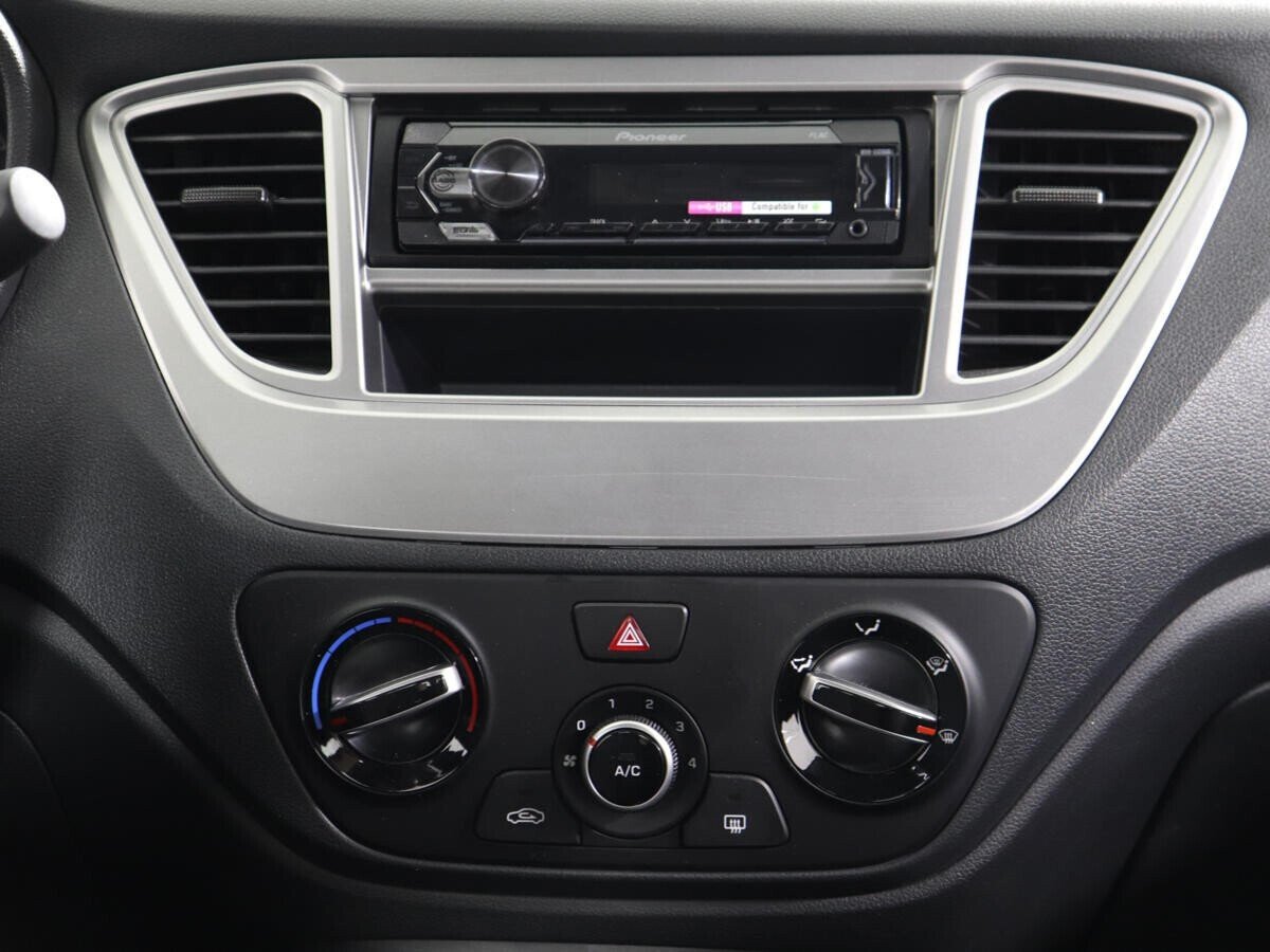 Hyundai Solaris, 1.6 л, АТ, 2020 фото 2