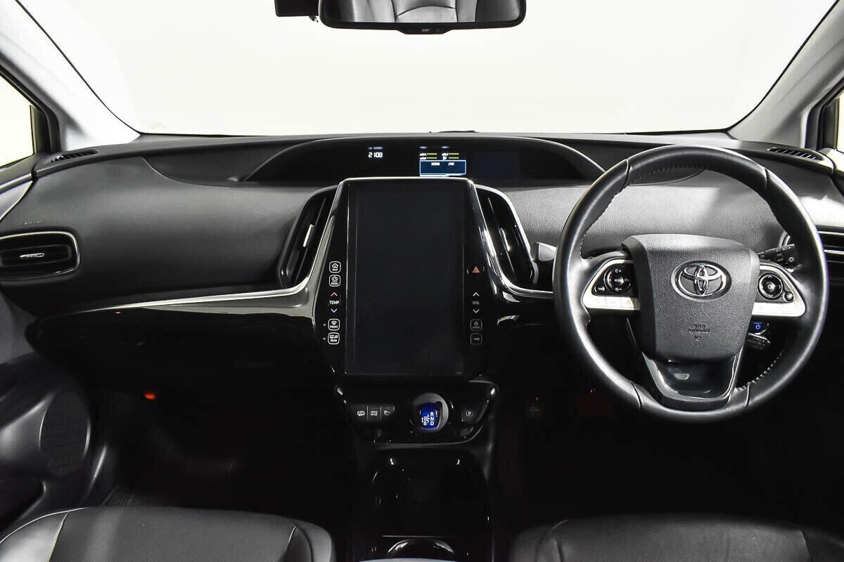 Toyota Prius, 1.8 л, АТ, 2017 фото 9