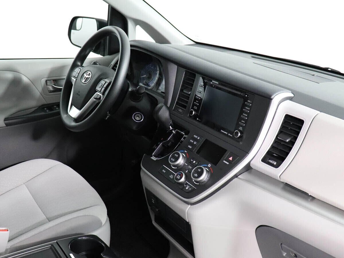 Toyota Sienna, 3.5 л, АТ, 2018 фото 13