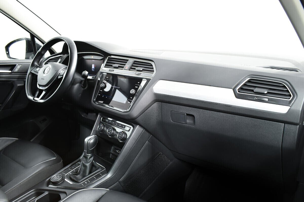 Volkswagen Tiguan, 2.0 л, Робот, 2018 фото 9