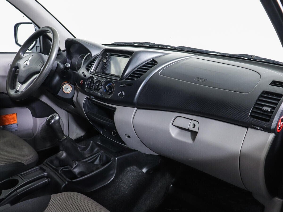 Mitsubishi L200, 2.5 л, МТ, 2013 фото 1