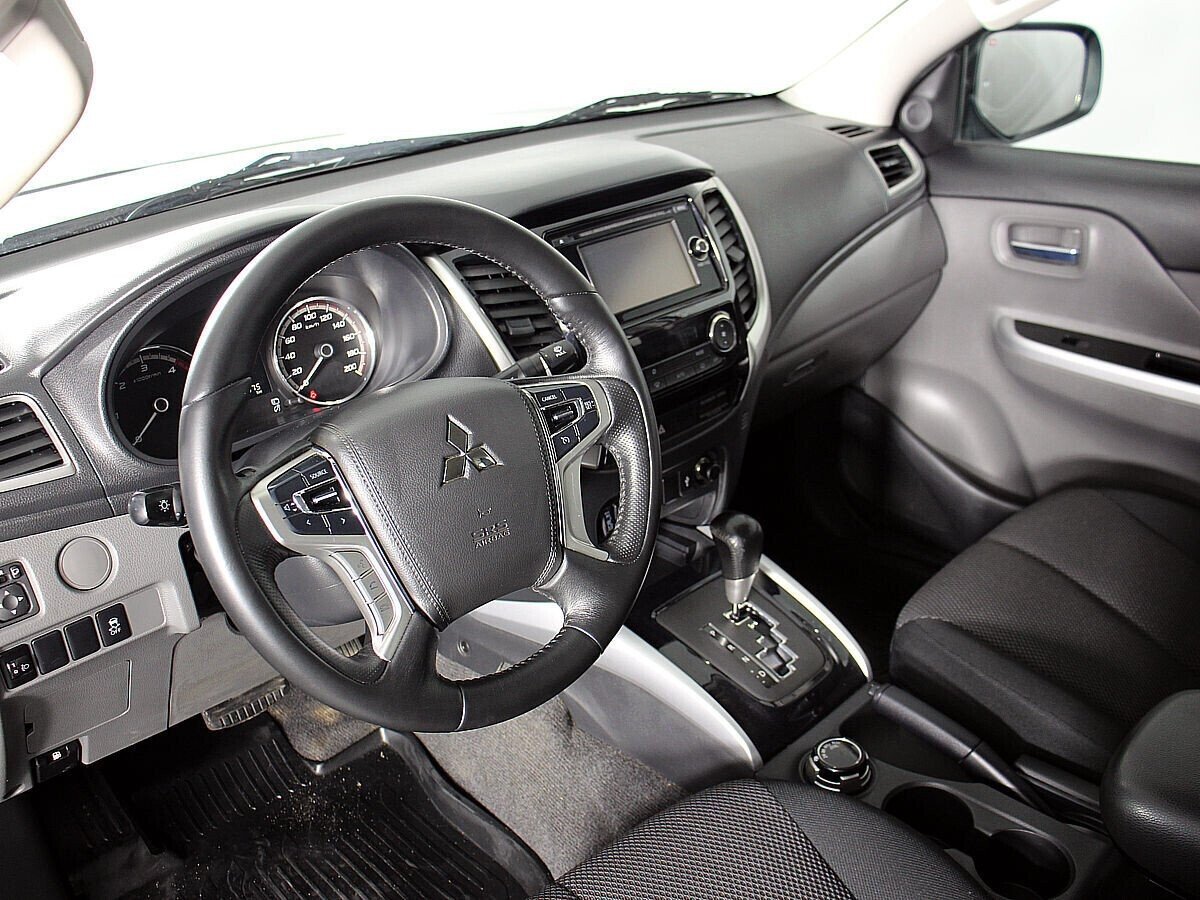 Mitsubishi L200, 2.4 л, АТ, 2017 фото 6