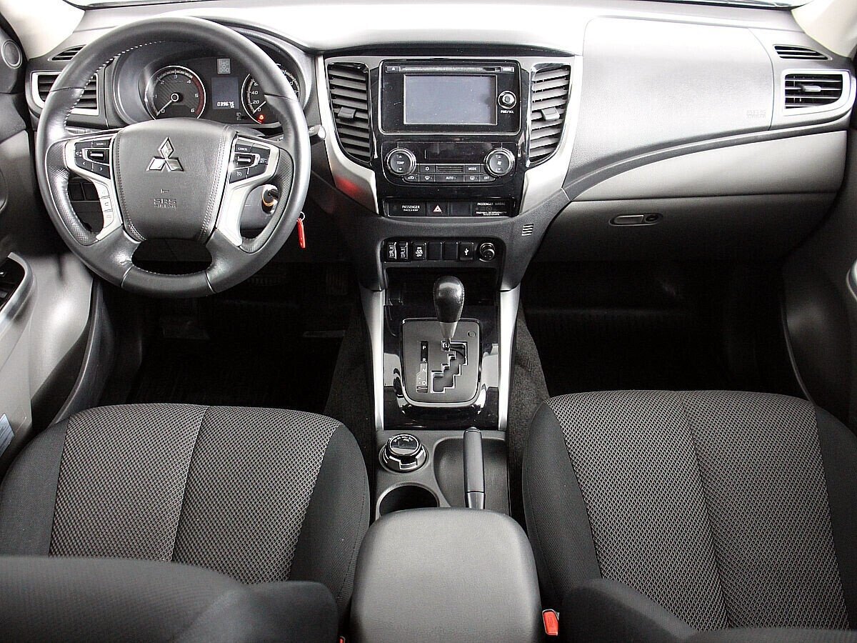 Mitsubishi L200, 2.4 л, АТ, 2017 фото 7
