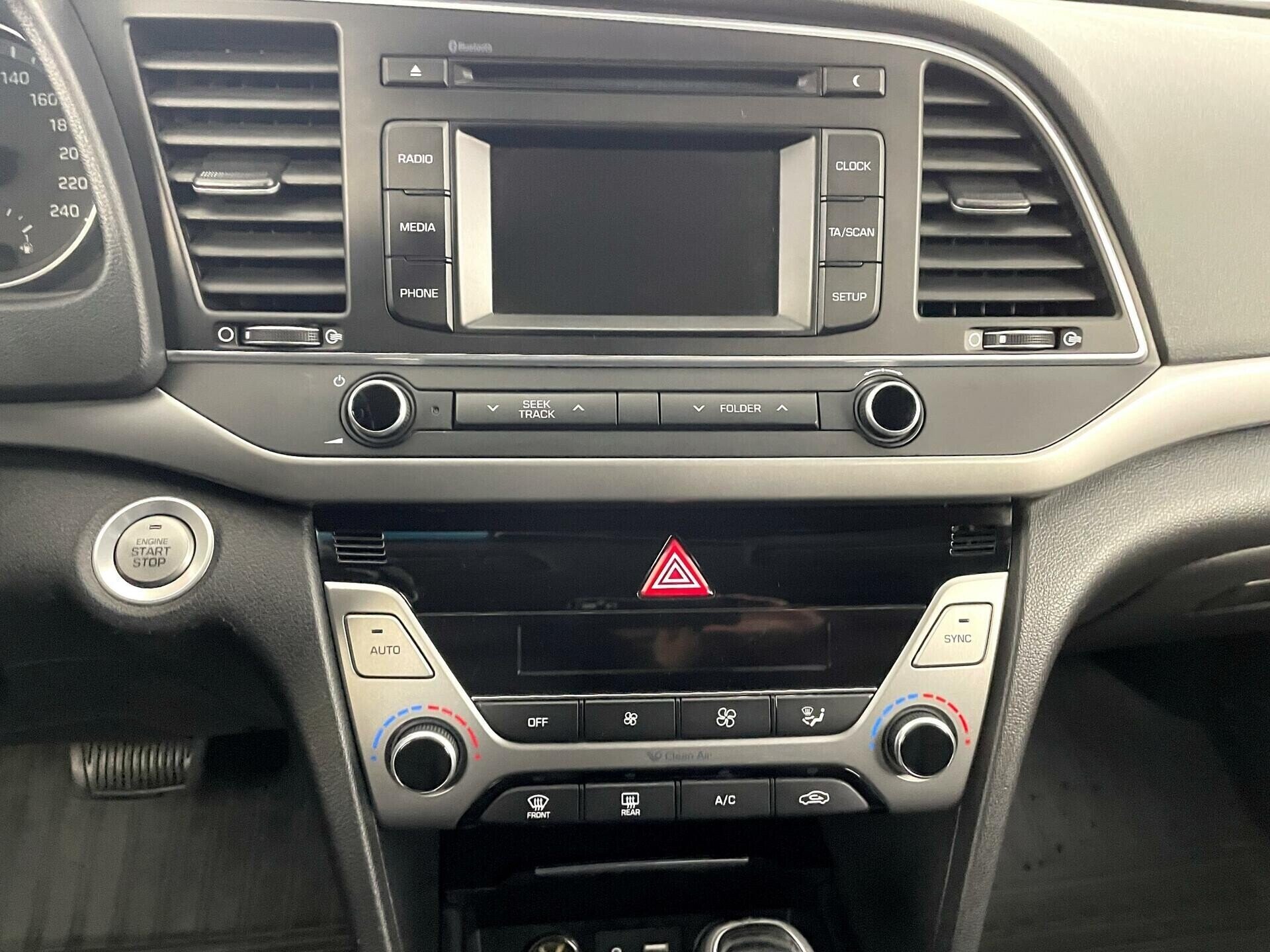 Hyundai Elantra, 2.0 л, АТ, 2017 фото 12