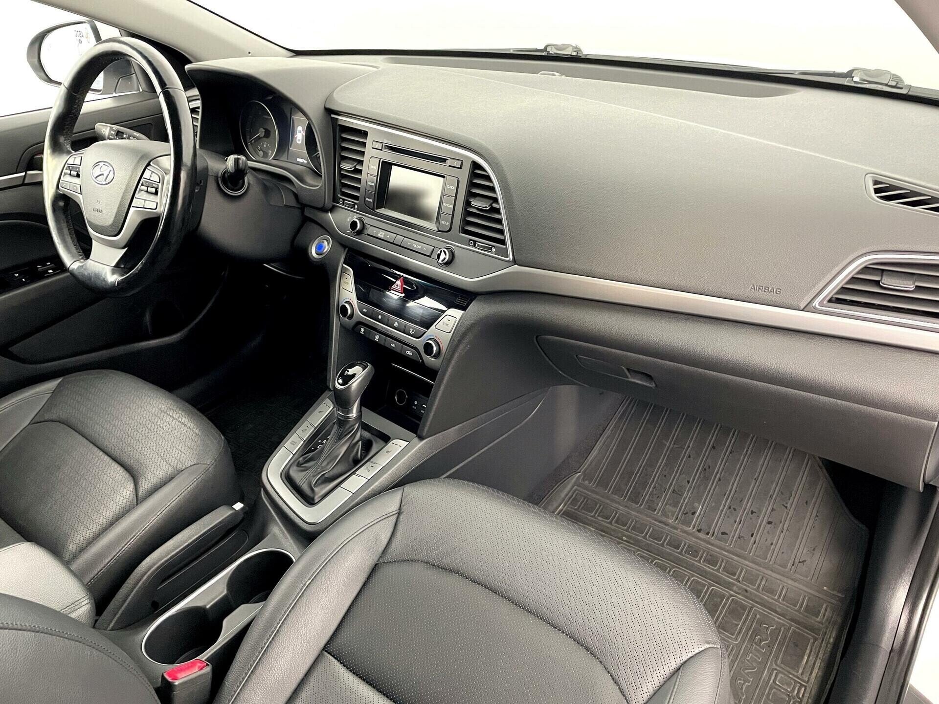 Hyundai Elantra, 2.0 л, АТ, 2017 фото 2