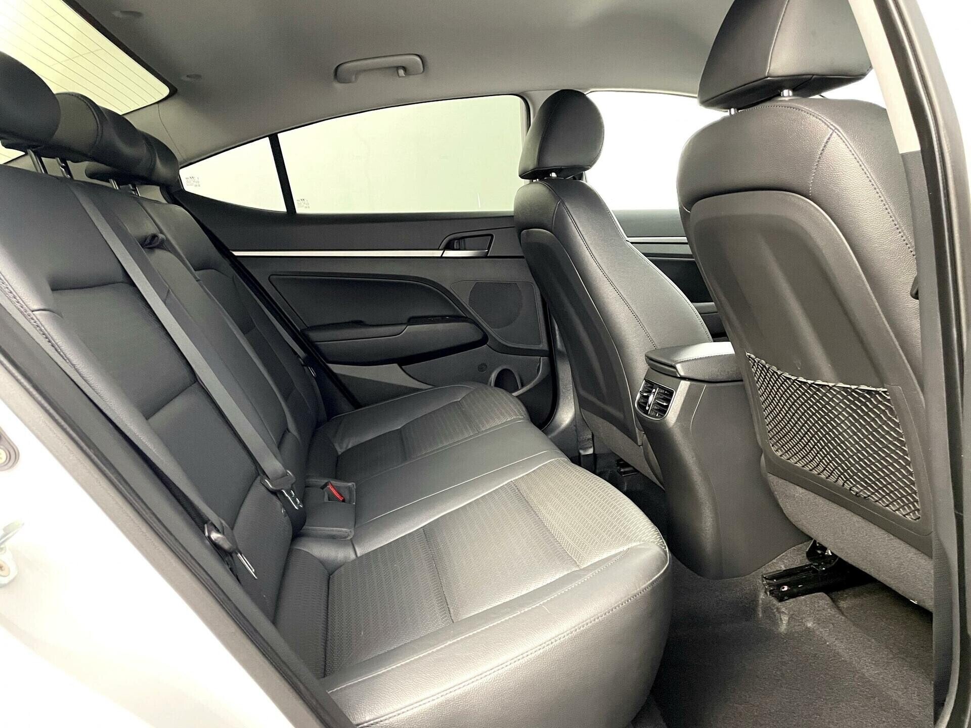 Hyundai Elantra, 2.0 л, АТ, 2017 фото 1