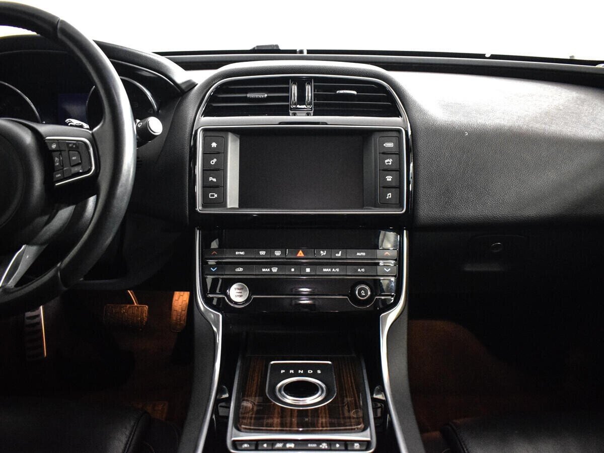 Jaguar XE, 2.0 л, АТ, 2015 фото 8
