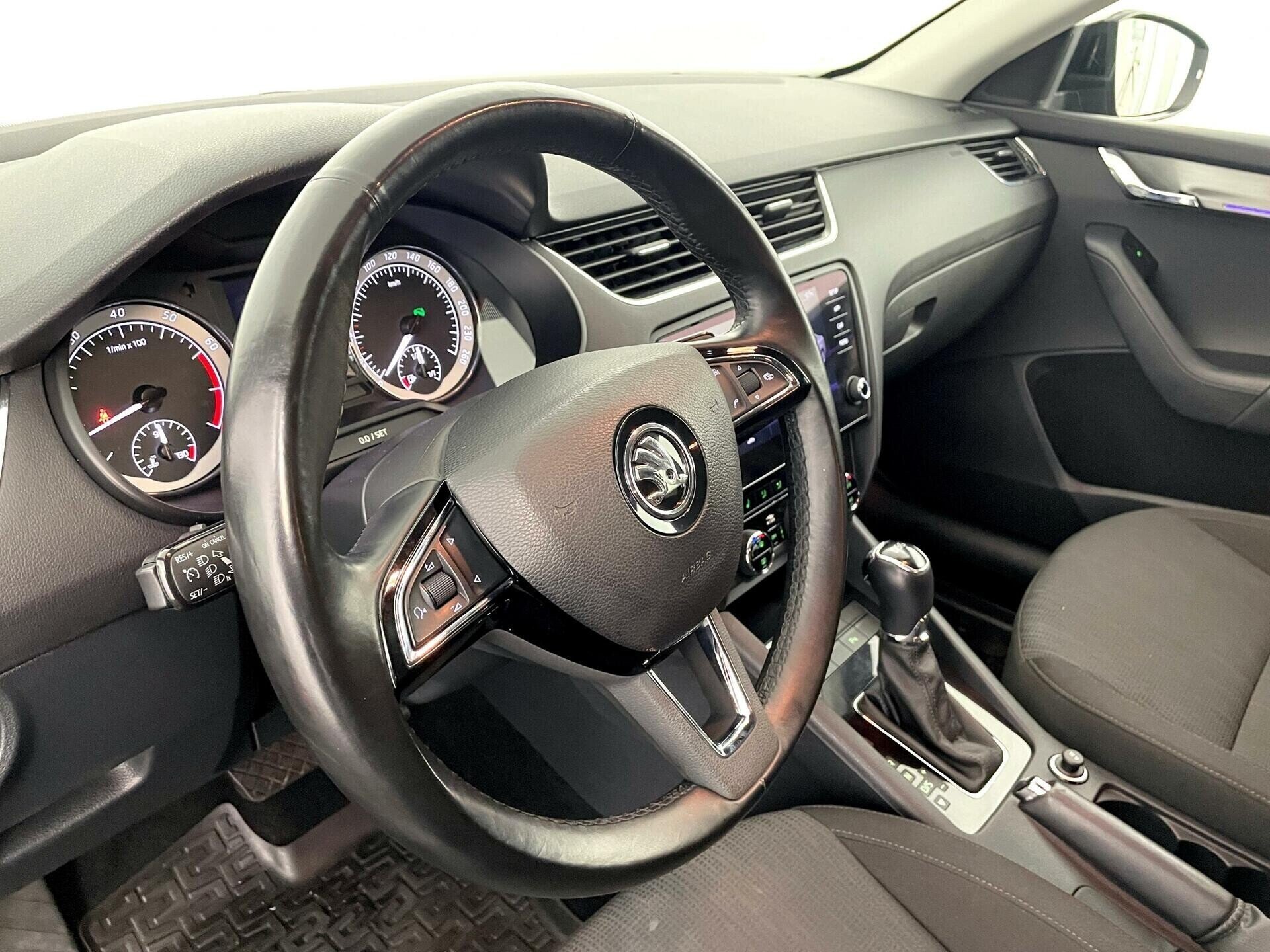 Skoda Octavia, 1.8 л, Робот, 2018 фото 6