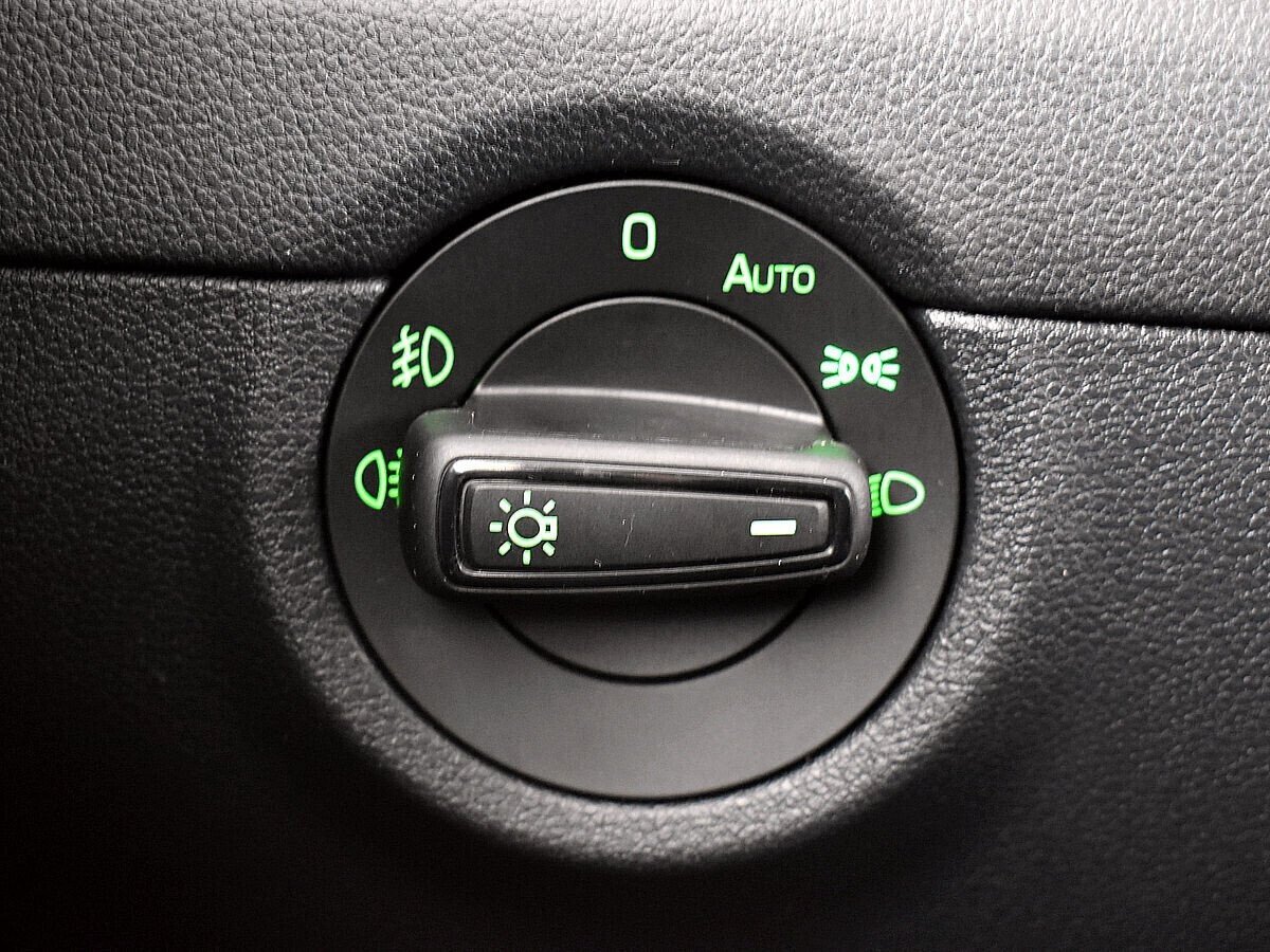 Skoda Octavia Импорт, 1.5 л, Робот, 2019 фото 2