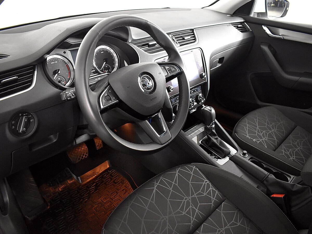 Skoda Octavia, 1.0 л, Робот, 2020 фото 7