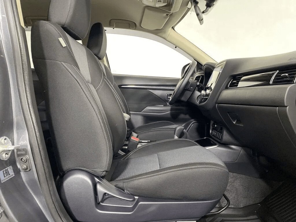 Mitsubishi Outlander, 2.0 л, Вариатор, 2020 фото 2