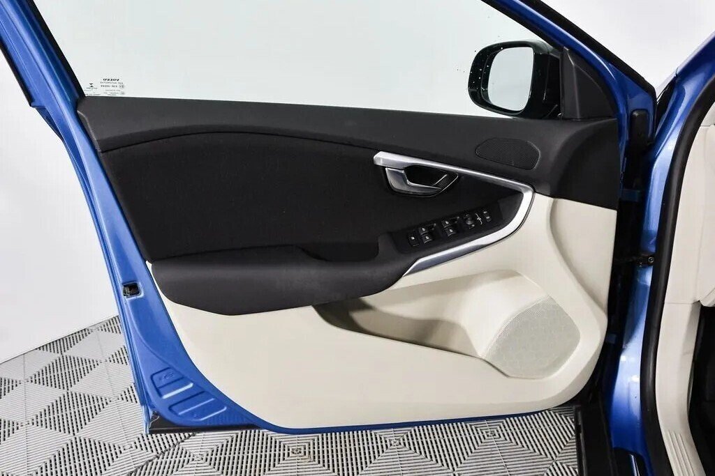 Volvo V40, 1.6 л, Робот, 2014 фото 5