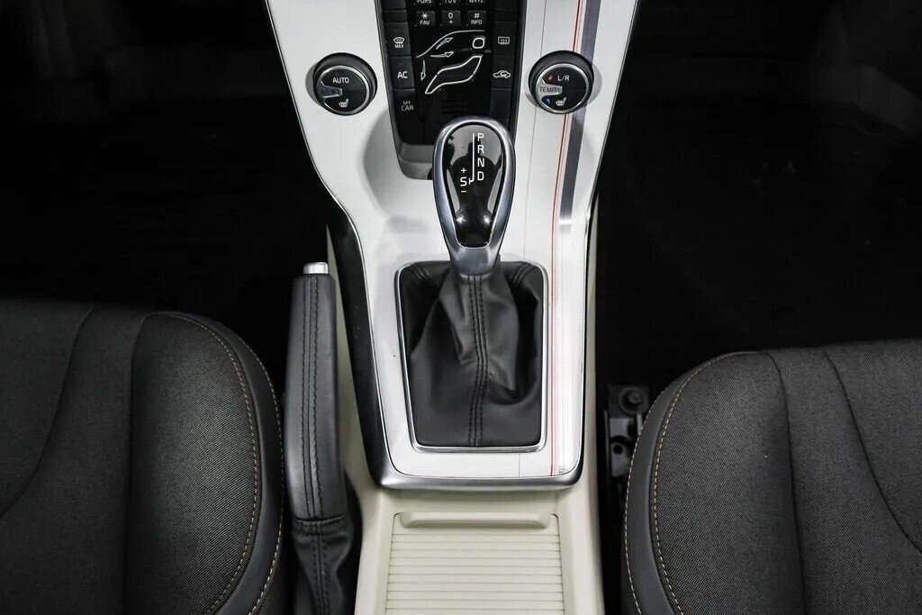 Volvo V40, 1.6 л, Робот, 2014 фото 9