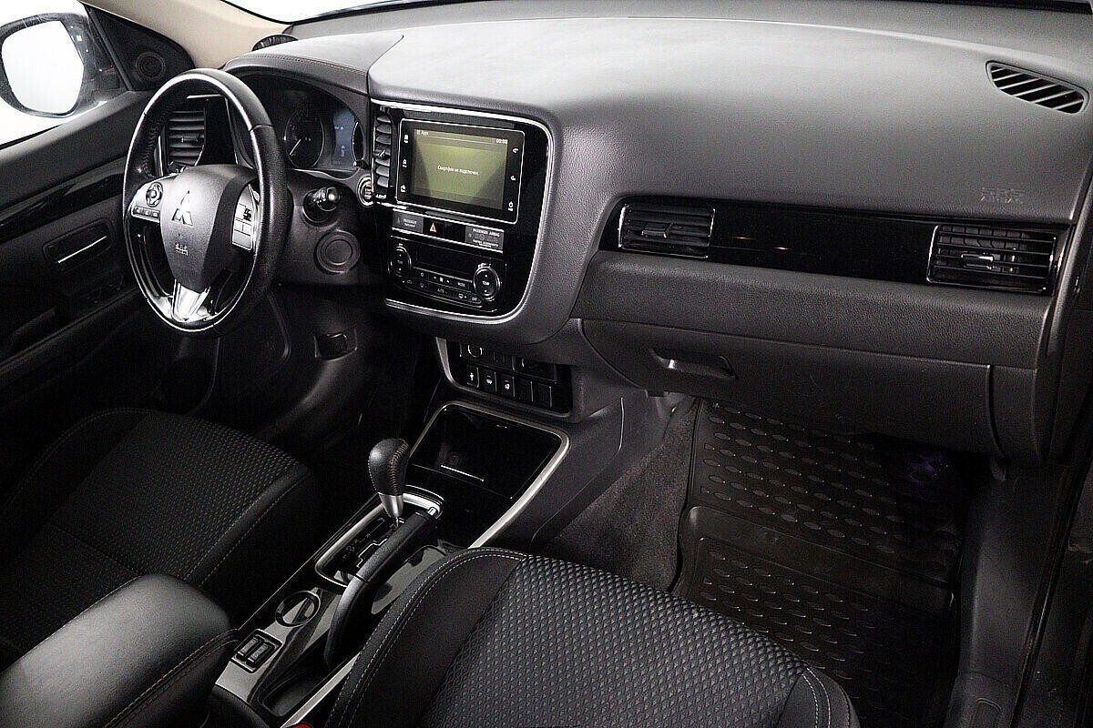 Mitsubishi Outlander, 2.0 л, Вариатор, 2018 фото 2