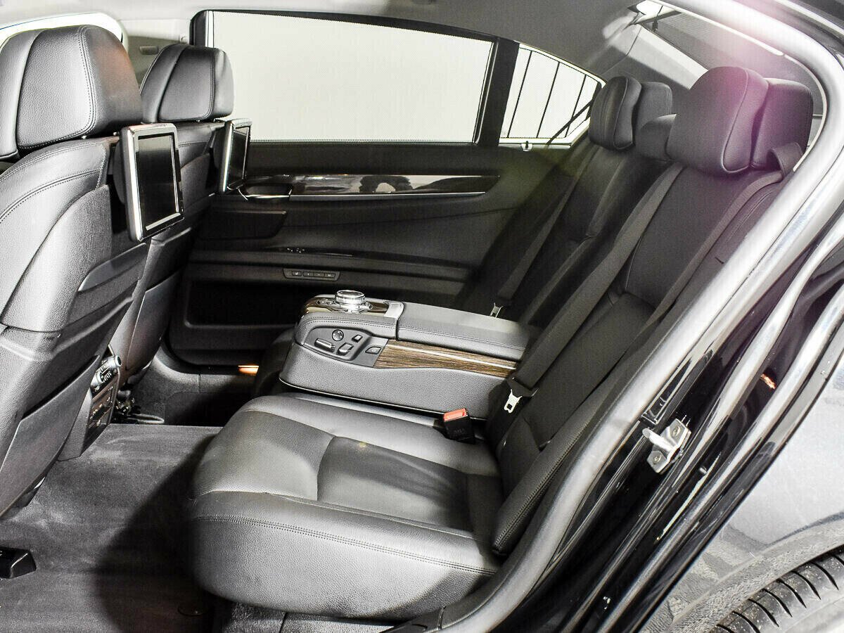BMW 7 серии, 3.0 л, АТ, 2015 фото 1