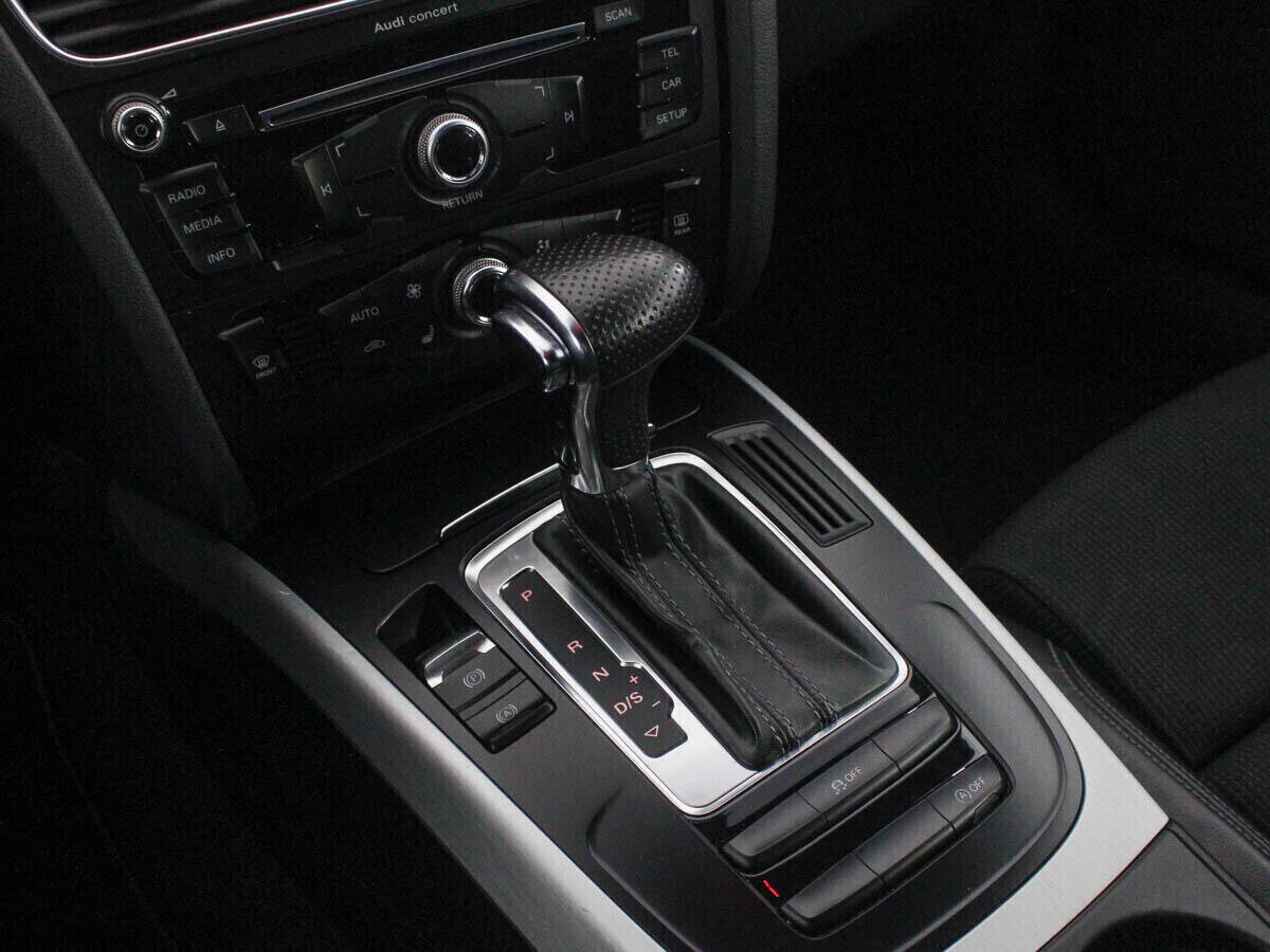Audi A4, 2.0 л, Робот, 2011 фото 2