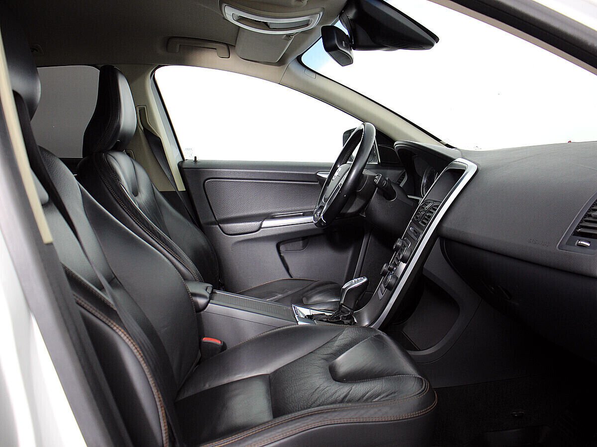 Volvo XC60 Momentum, 2.4 л, АТ, 2013 фото 2
