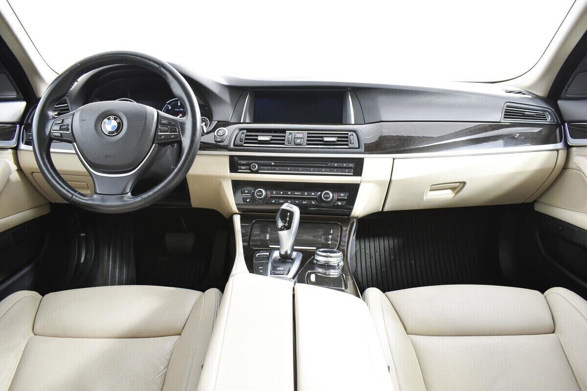 BMW 5 серии, 3.0 л, АТ, 2015 фото 13