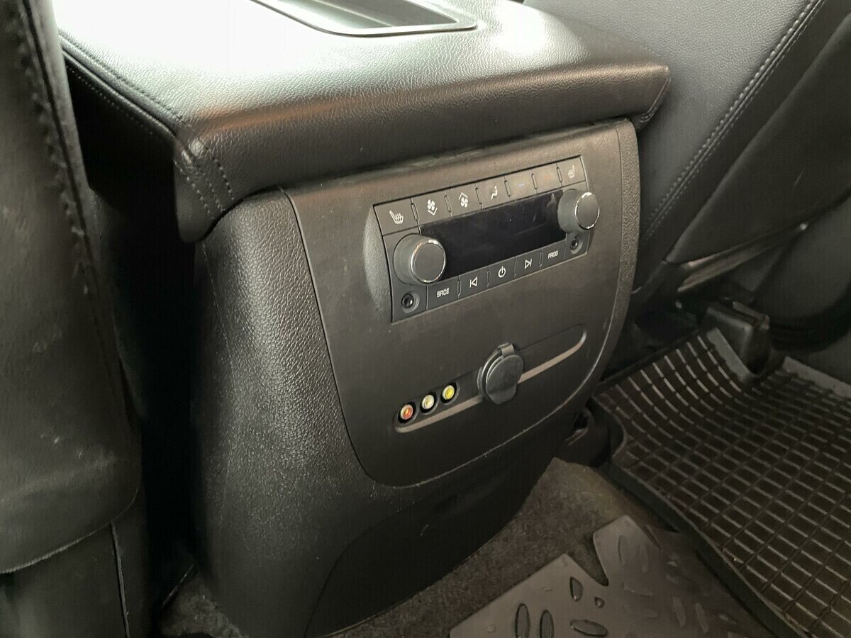 Chevrolet Tahoe, 5.3 л, АТ, 2012 фото 1