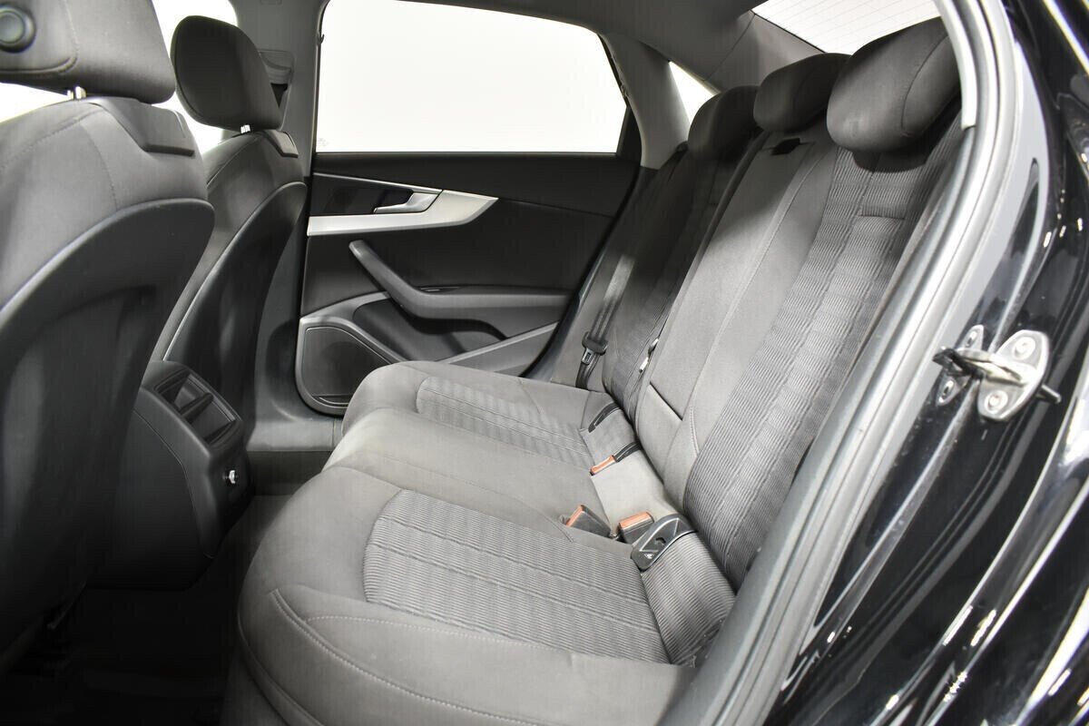 Audi A4, 2.0 л, Робот, 2016 фото 1