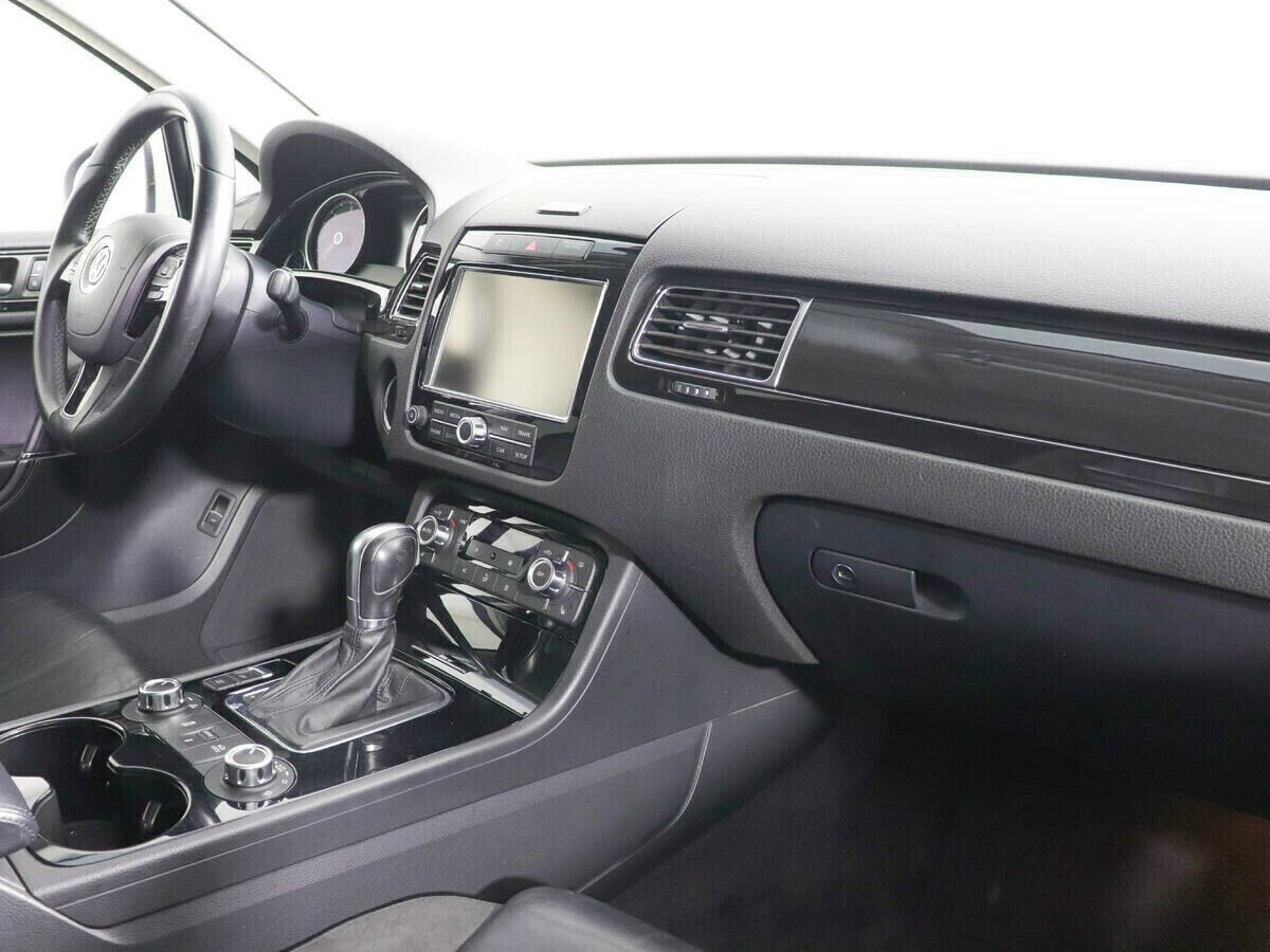 Volkswagen Touareg, 3.0 л, АТ, 2011 фото 1