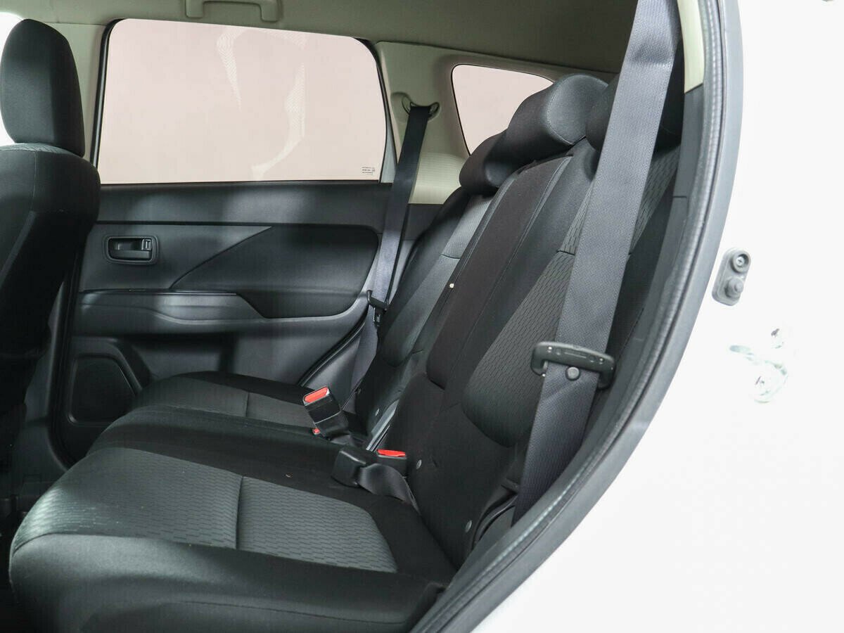 Mitsubishi Outlander, 2.0 л, Вариатор, 2015 фото 8
