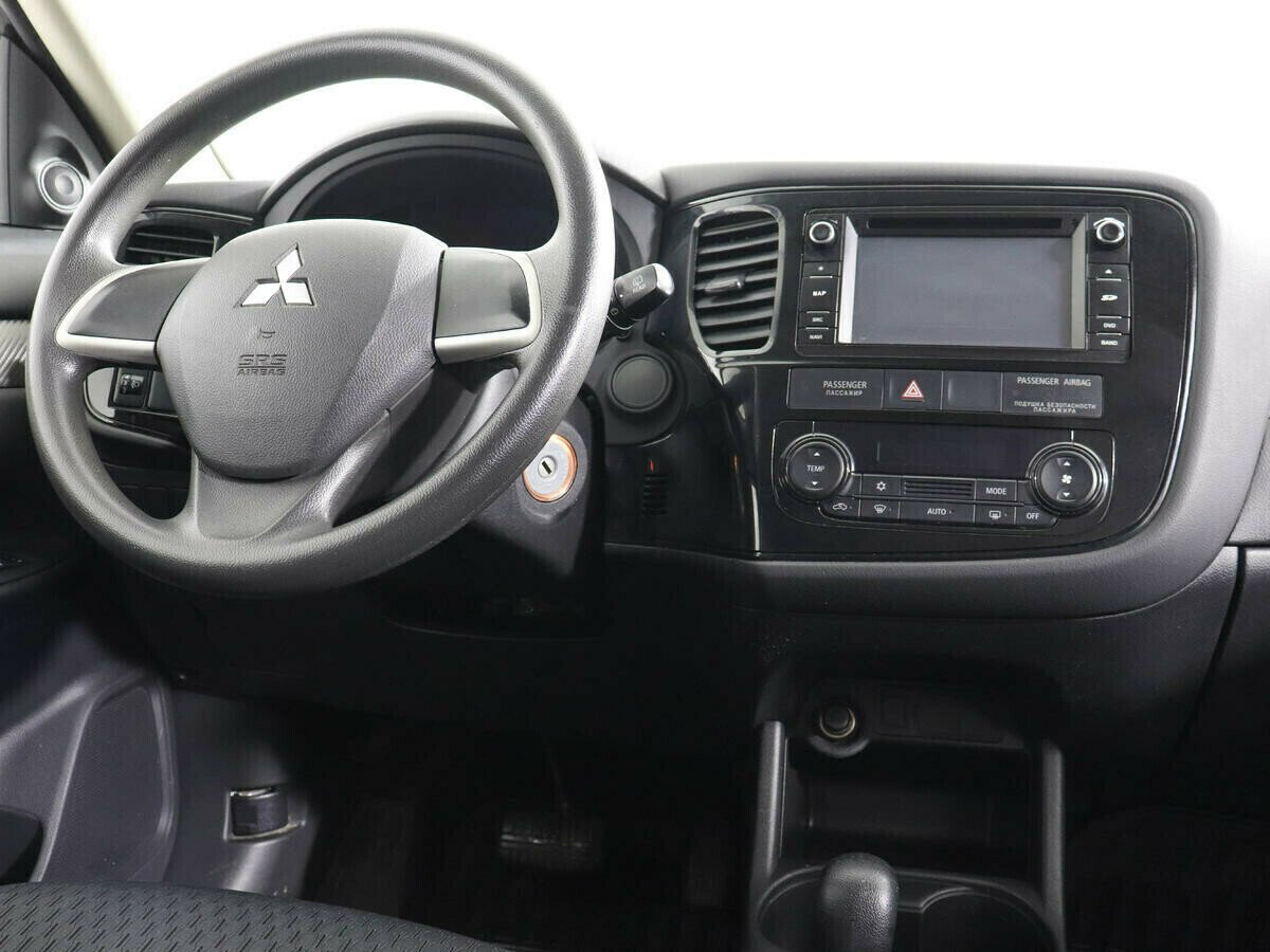 Mitsubishi Outlander, 2.0 л, Вариатор, 2015 фото 2