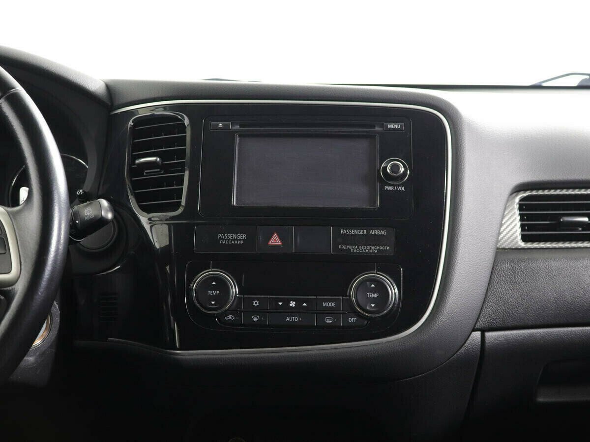 Mitsubishi Outlander, 2.0 л, Вариатор, 2015 фото 2