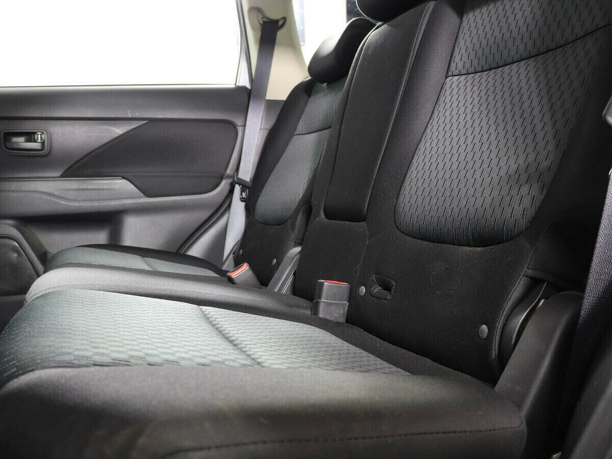 Mitsubishi Outlander, 2.0 л, Вариатор, 2015 фото 2