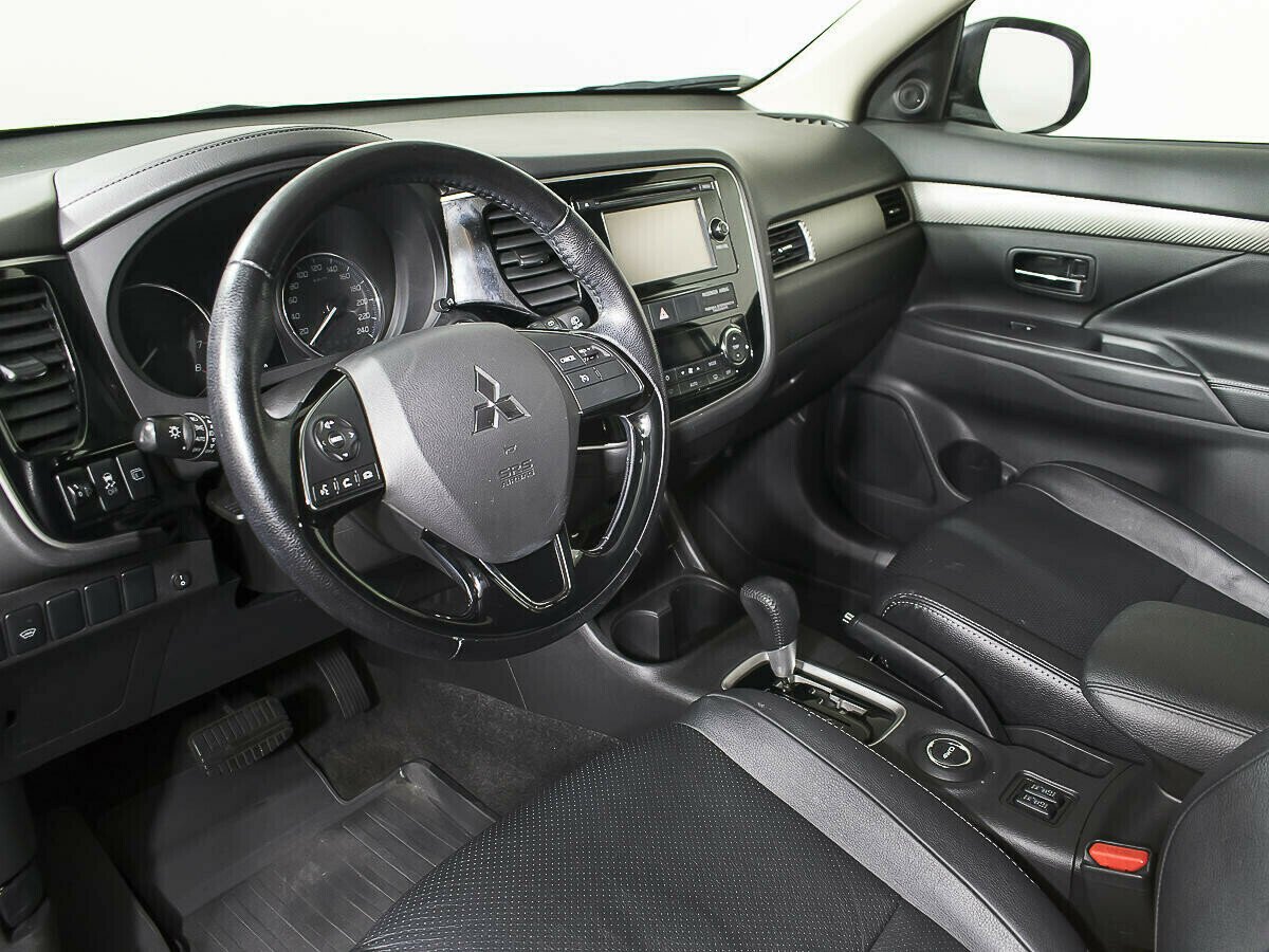 Mitsubishi Outlander, 2.0 л, Вариатор, 2016 фото 2