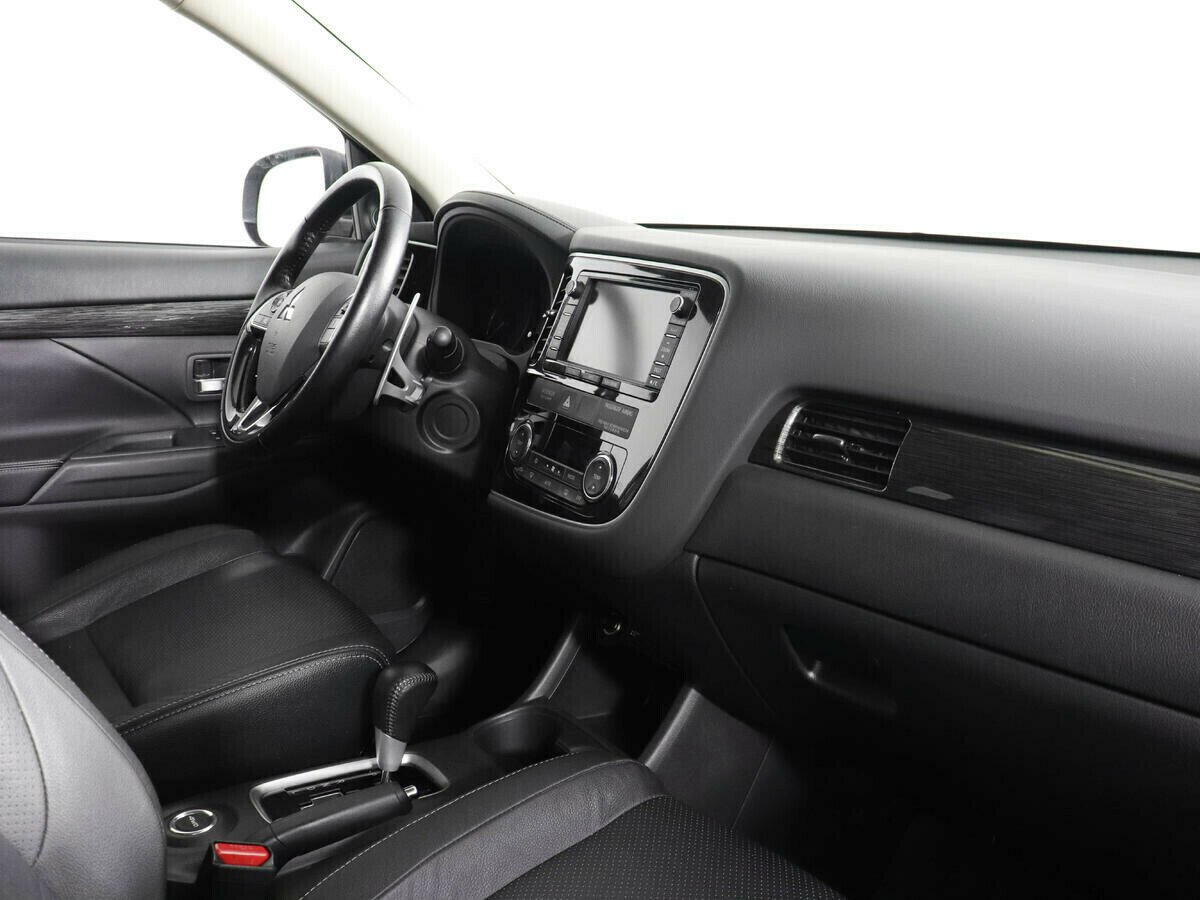 Mitsubishi Outlander, 2.4 л, Вариатор, 2017 фото 2