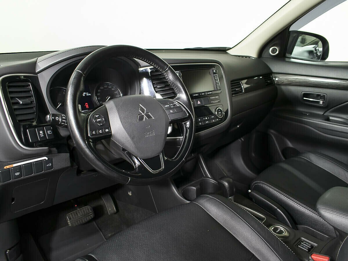 Mitsubishi Outlander, 2.4 л, Вариатор, 2018 фото 2