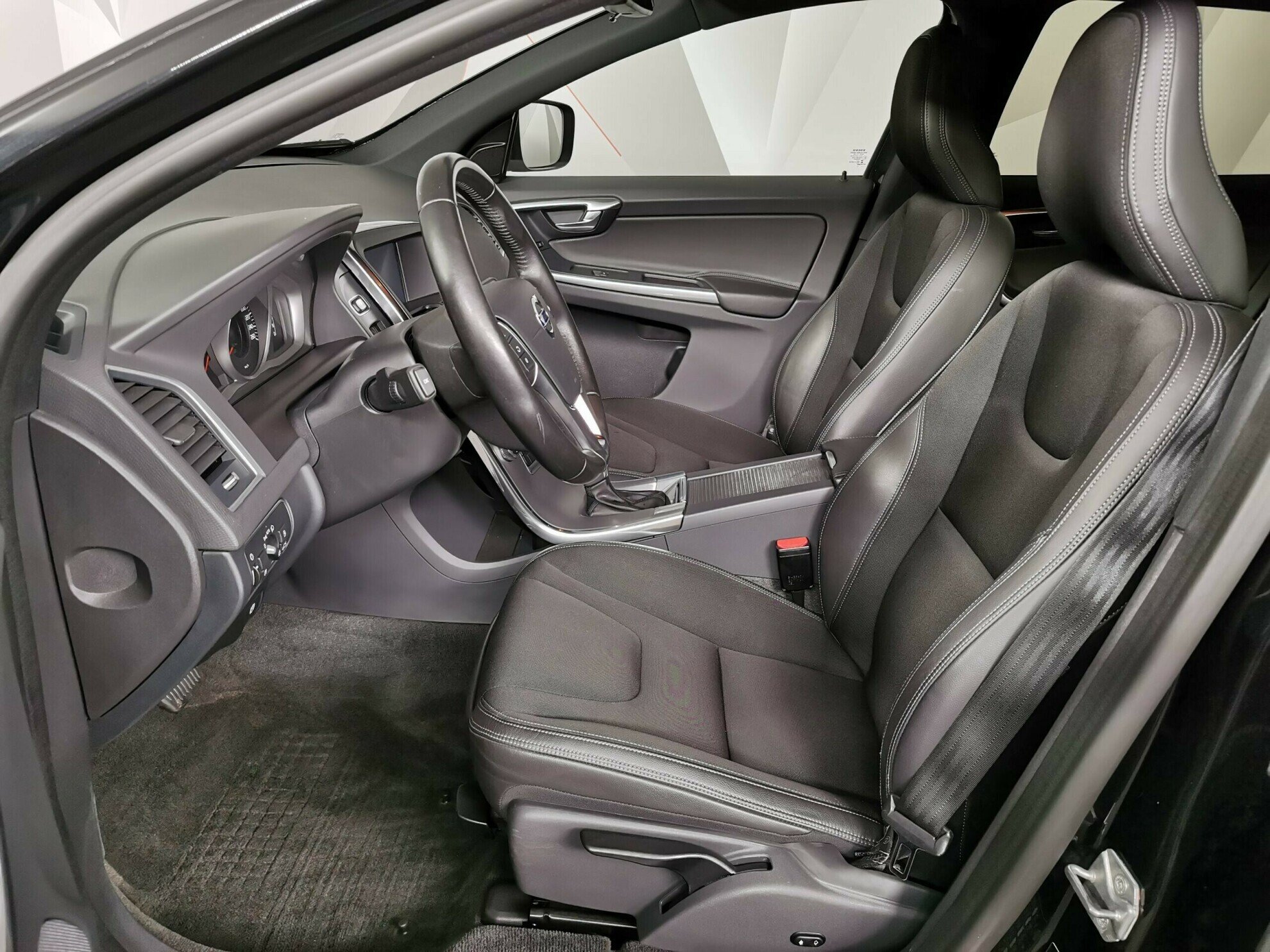 Volvo XC60, 2.0 л, АТ, 2016 фото 8