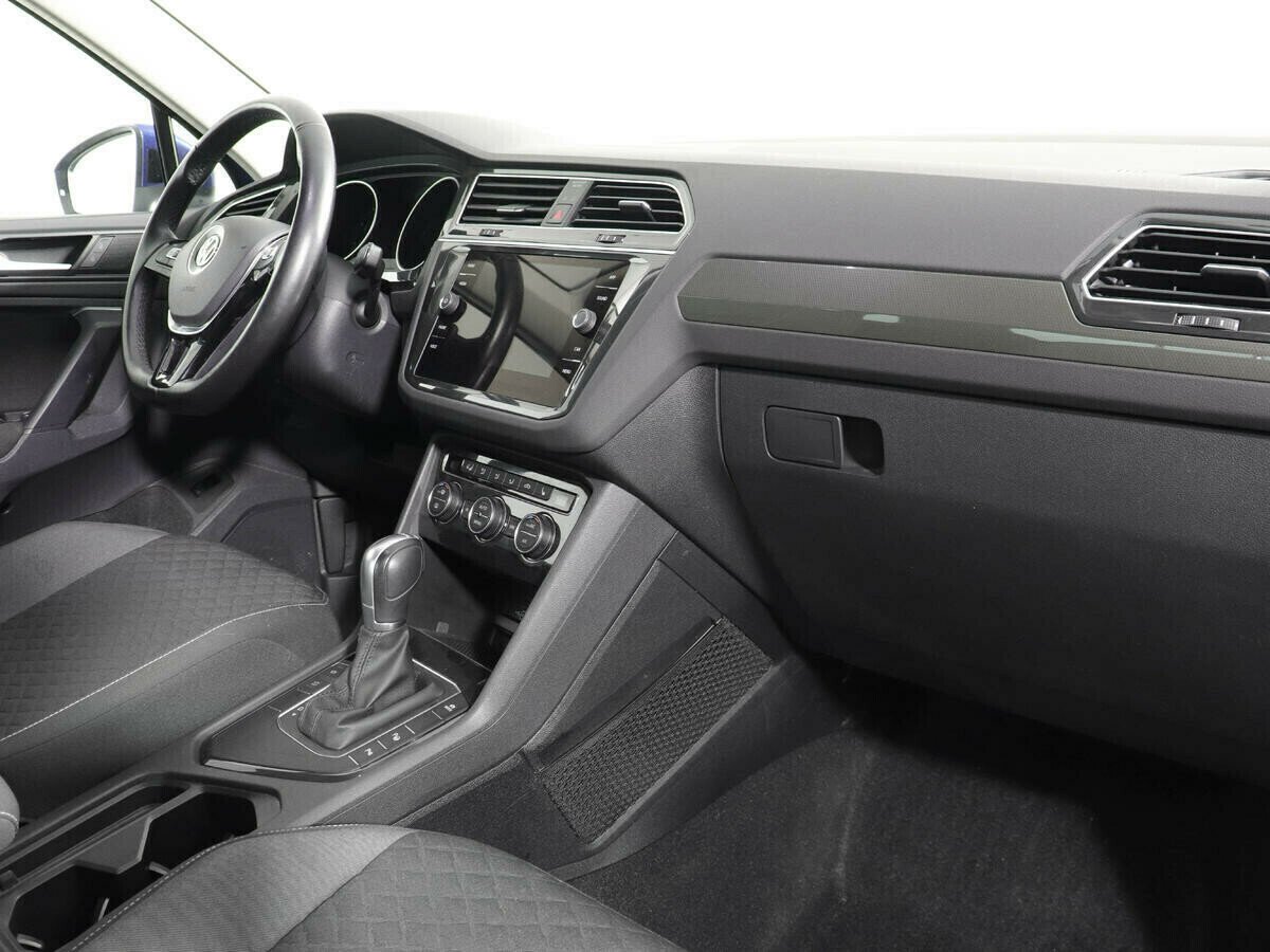 Volkswagen Tiguan, 2.0 л, Робот, 2018 фото 9