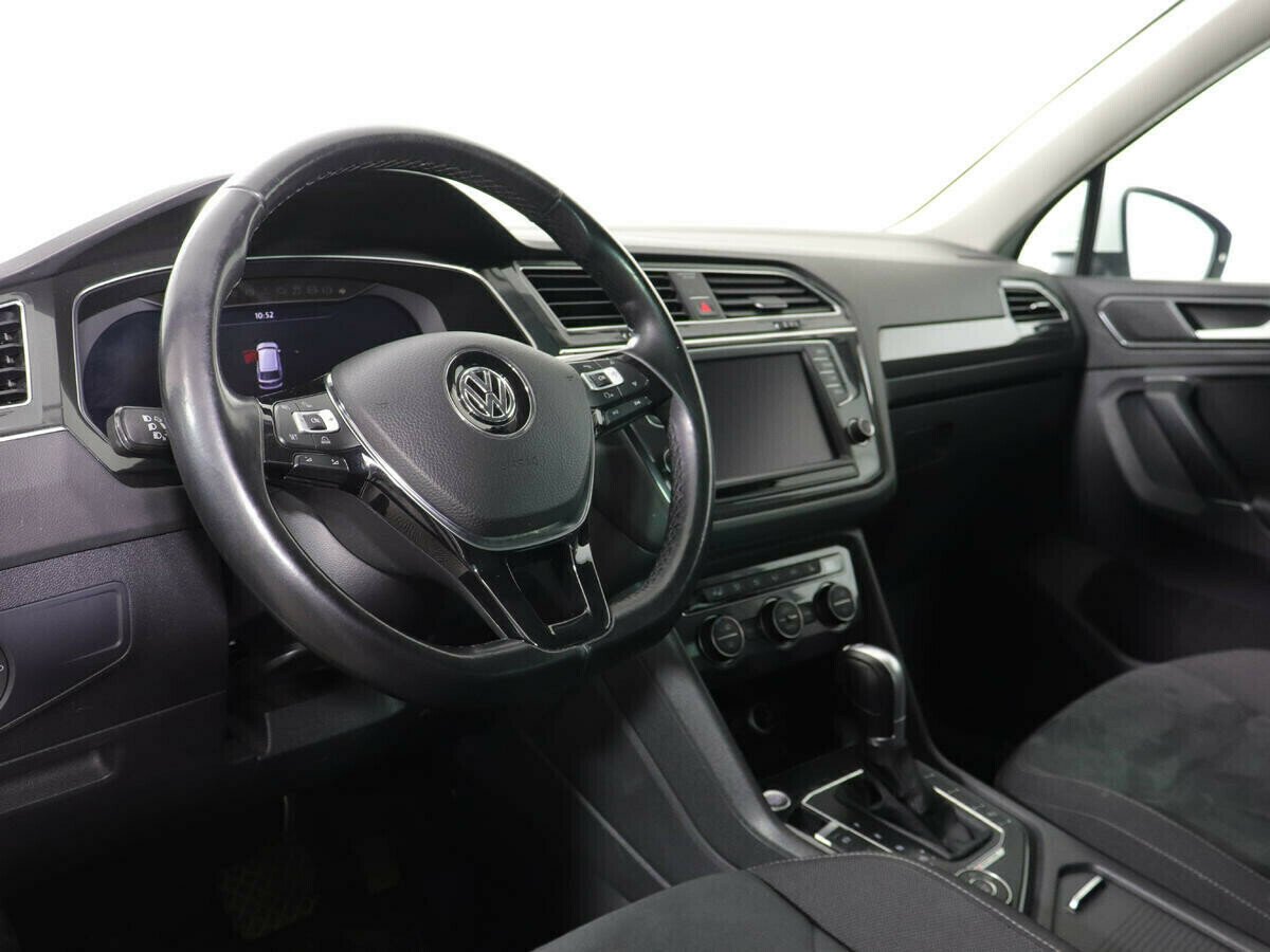 Volkswagen Tiguan, 2.0 л, Робот, 2018 фото 9