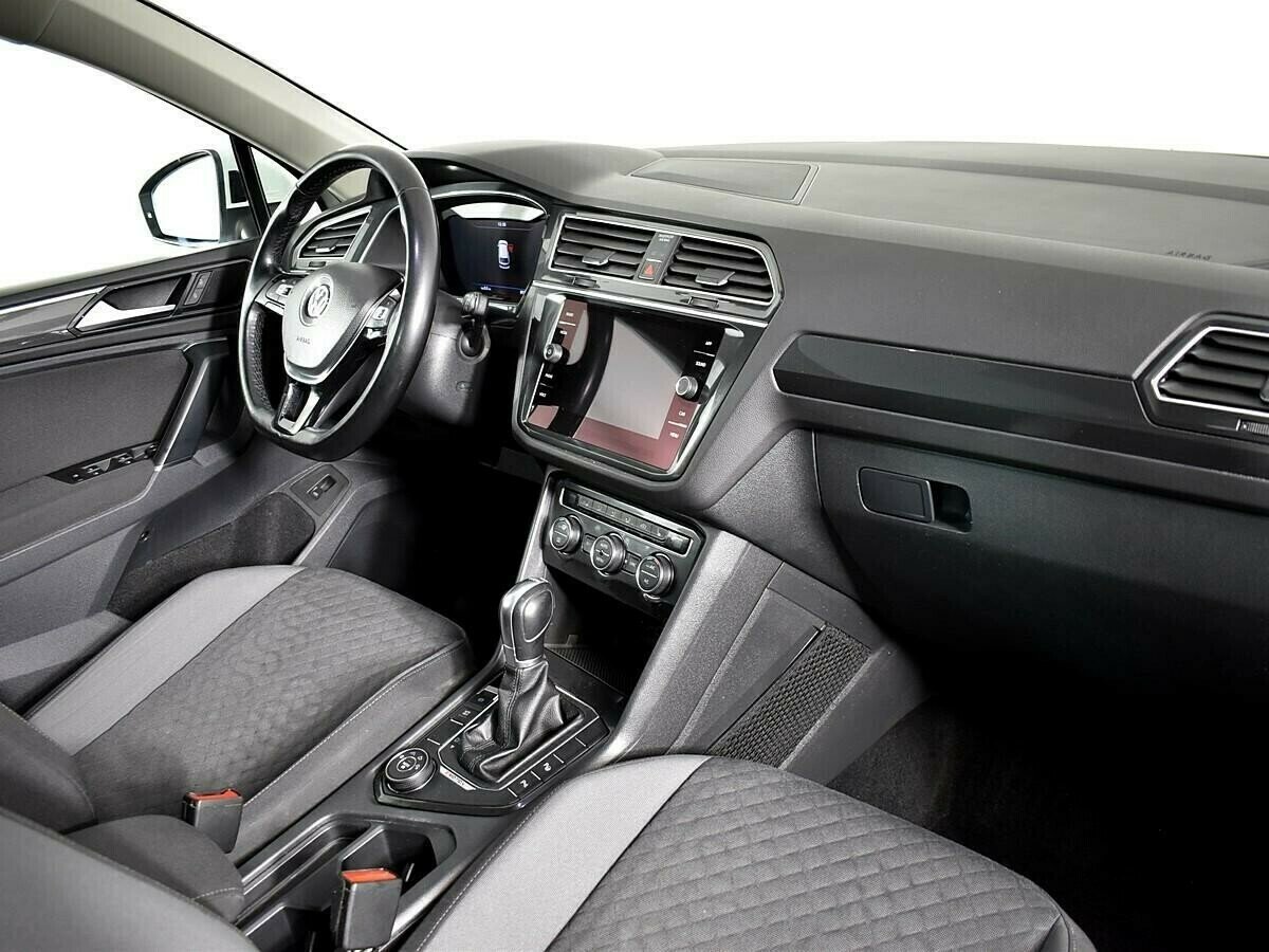 Volkswagen Tiguan, 2.0 л, Робот, 2018 фото 2