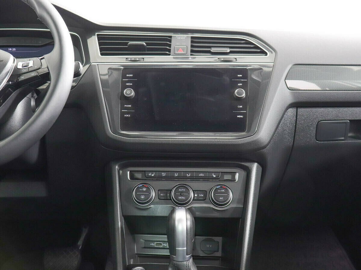 Volkswagen Tiguan, 2.0 л, Робот, 2017 фото 10