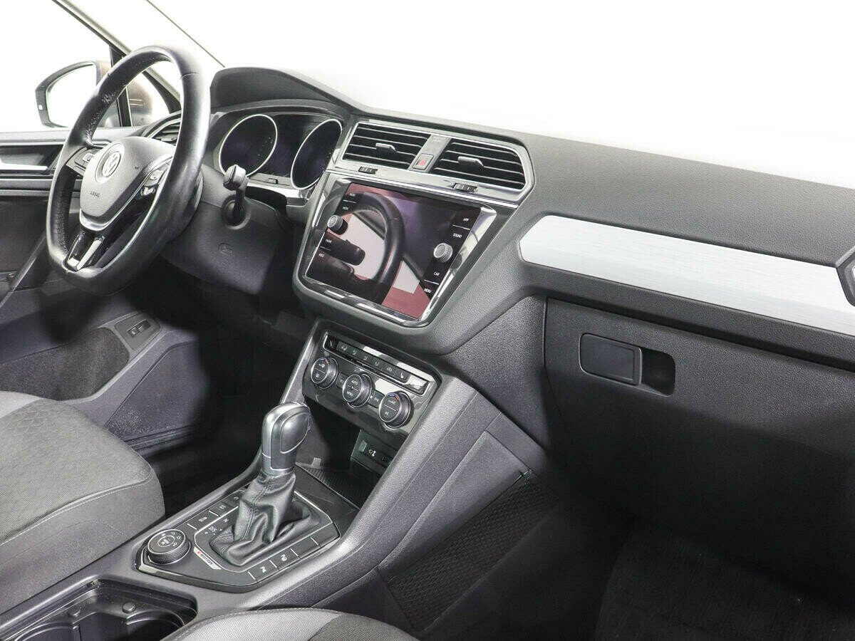 Volkswagen Tiguan, 2.0 л, Робот, 2018 фото 7