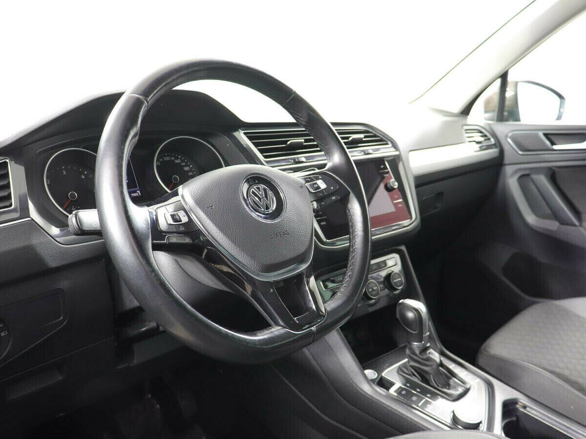 Volkswagen Tiguan, 2.0 л, Робот, 2018 фото 8